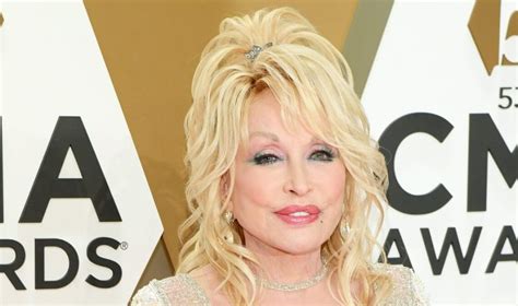 Dolly Parton Body Measurements Height Weight Bra Size Age。